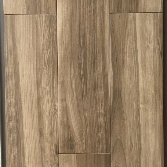 Piastrella gres porcellanato da interno 22,5x91 Daikan Noce effetto Legno. Pavimento o Rivestimento