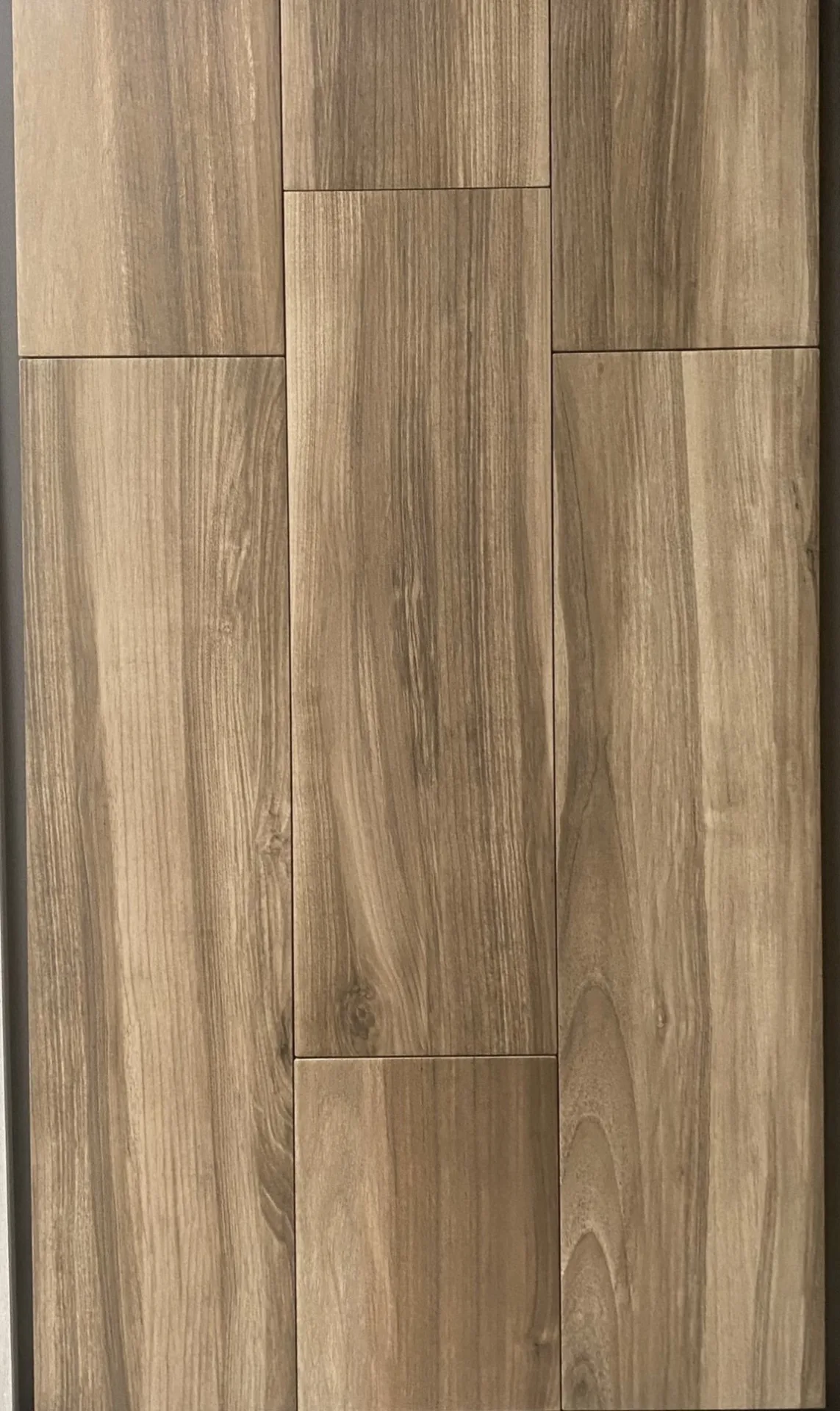 Piastrella gres porcellanato da interno 22,5x91 Daikan Noce effetto Legno. Pavimento o Rivestimento