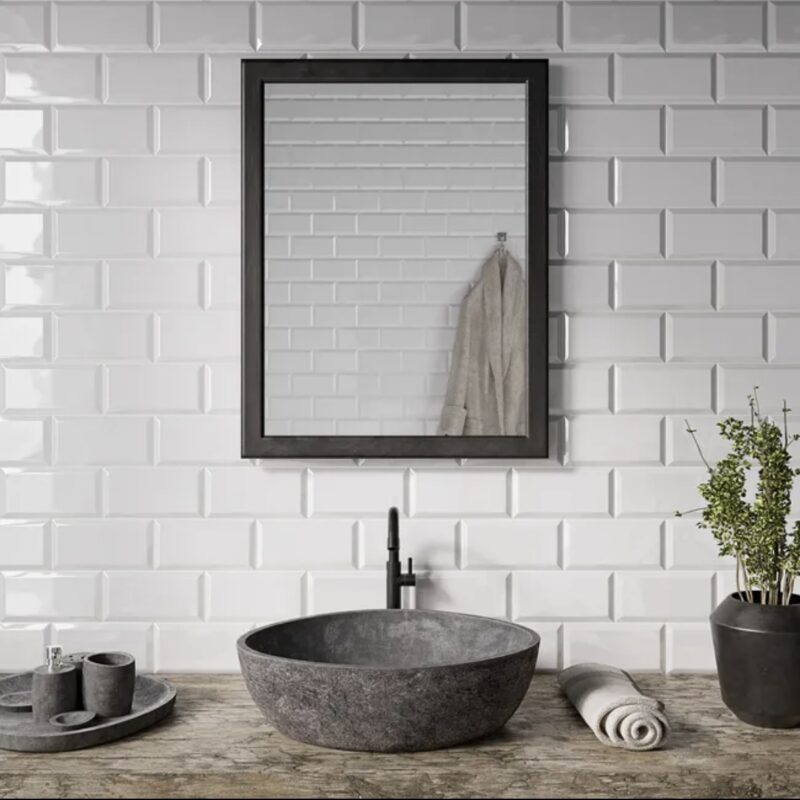 "Rivestimento in pasta bianca formato 7,5x15 cm colore bianco lucido, ideale per bagni e cucine in stile moderno e vintage minimalista"