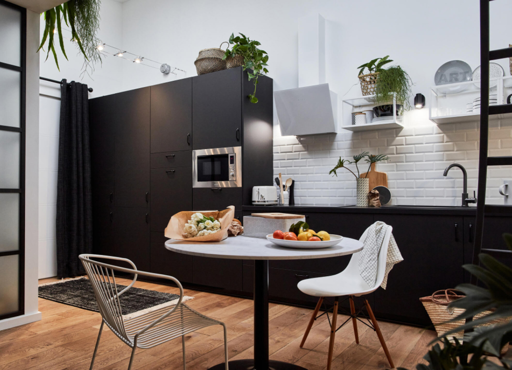 "Rivestimento in pasta bianca formato 7,5x15 cm colore bianco opaco, ideale per bagni e cucine in stile moderno e vintage minimalista"