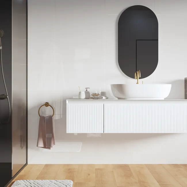 "Rivestimento in pasta bianca formato 30x60 cm colore bianco lucido, ideale per bagni e cucine in stile moderno e vintage minimalista"