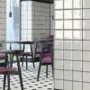 "Rivestimento in pasta bianca formato 15x15 cm colore bianco lucido diamantato, ideale per bagni e cucine in stile moderno e vintage minimalista"