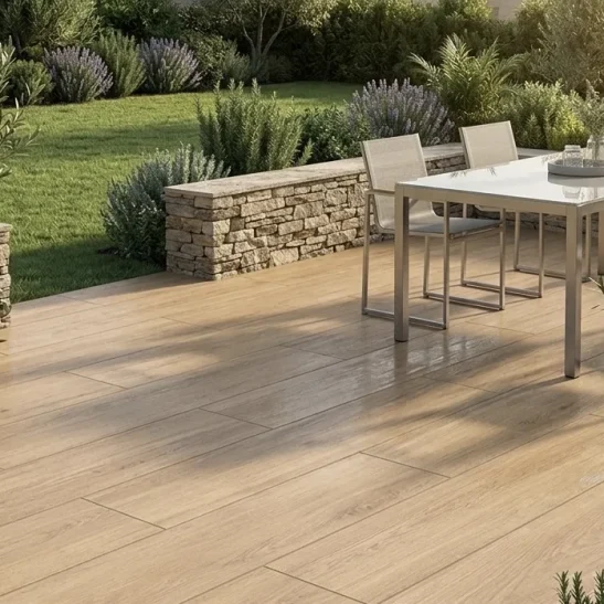 Piastrella gres porcellanato spessore 2cm. da esterno 40x120 cm. effetto legno antiscivolo.
