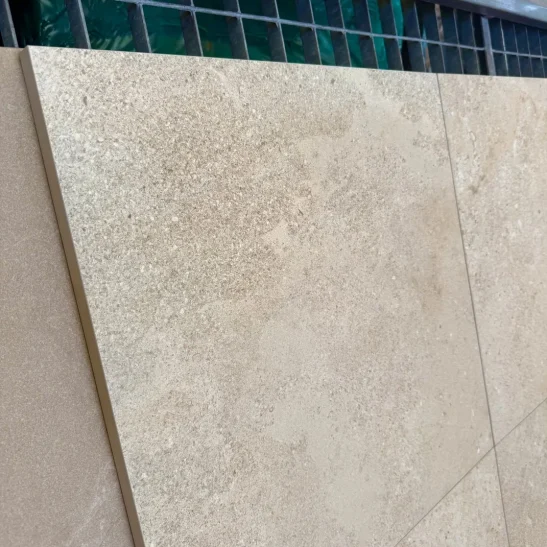Piastrella gres porcellanato spessore 2cm. da esterno R11 60x60 cm. Florim Casual Life Champagne effetto pietra ruvida.